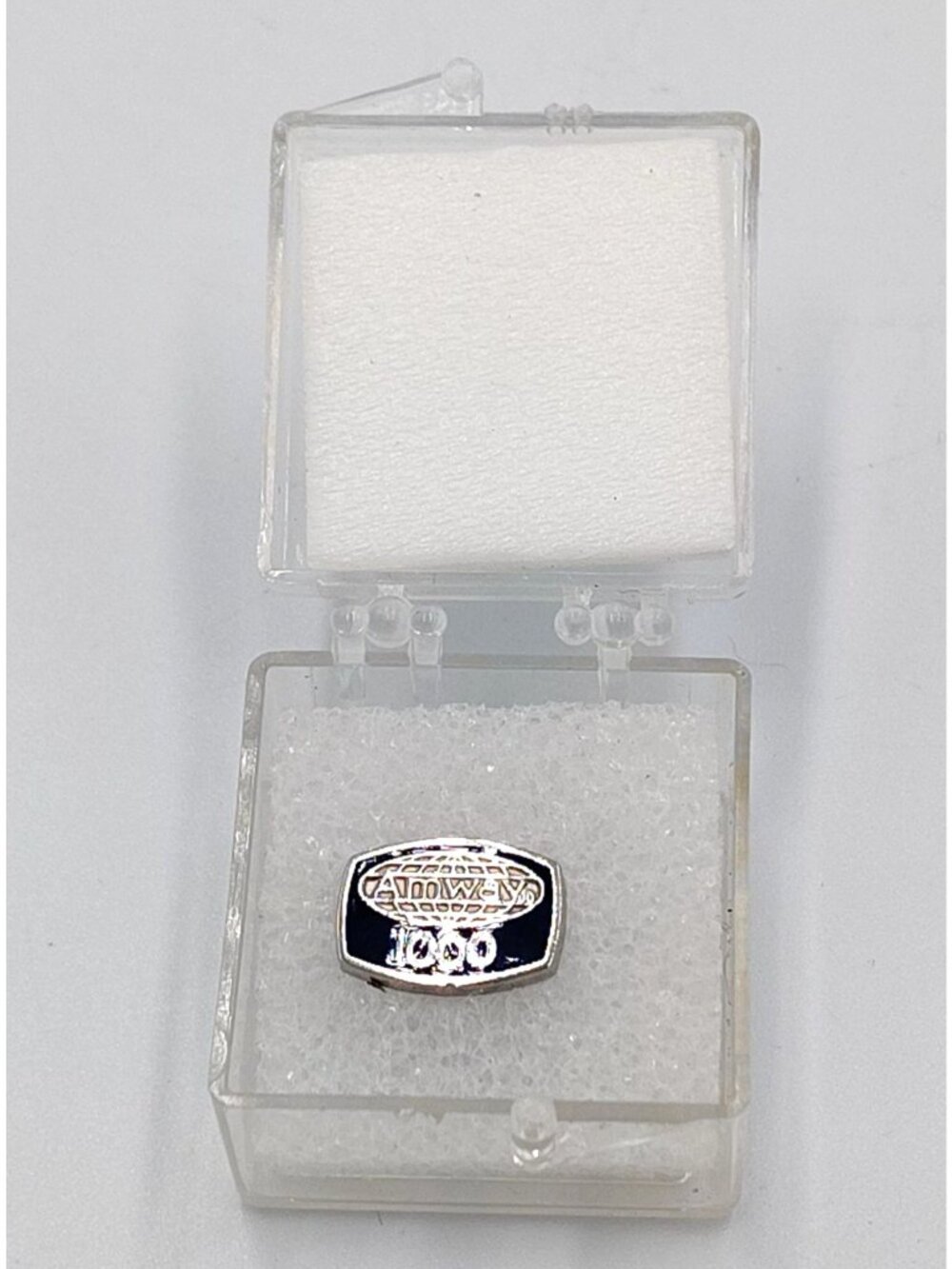 Vintage Amway 1000 Achievement Recognition Lapel Pin Silver Tone Blue Enamel